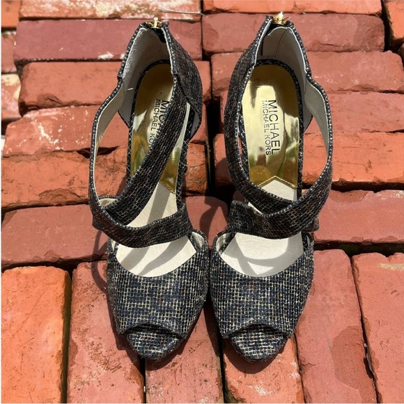 Michael Kors Black and Gold Textured snakeskin print Heels size 7 - Picture 12 of 15